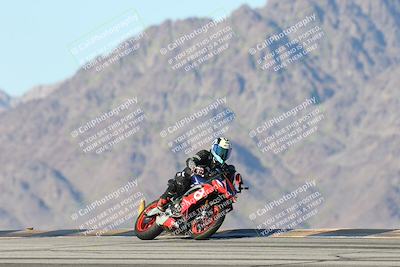 media/Dec-01-2025-Moto Forza (Mon) [[2daa91e15f]]/3-Beginner Group/Session 4 Turn 9/